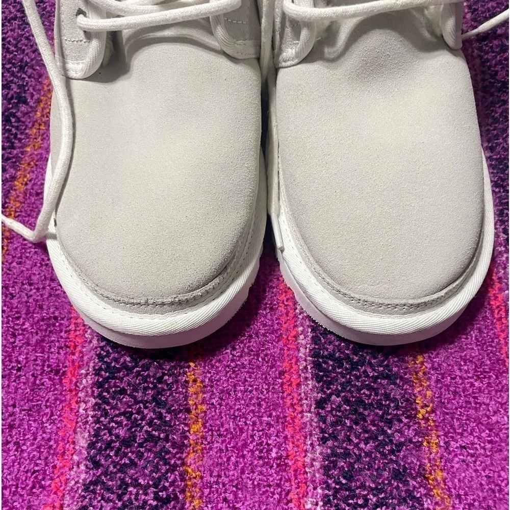 NWOB White/Gray Neumel Uggs, Men's size 10 S/N 3236